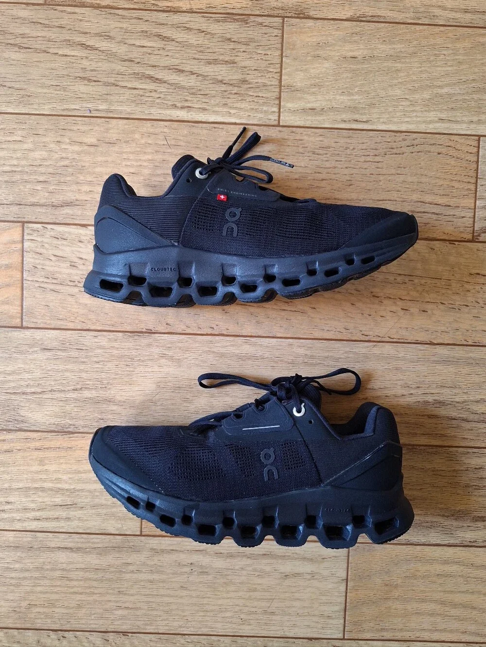On Running Cloudstratus Women's Black Size 7